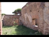 06784 ostia - regio i - insula ix - caseggiato dietro la curia (i,ix,1) - 6. laden von westen - bli ri suedwesten - 09-2022.jpg